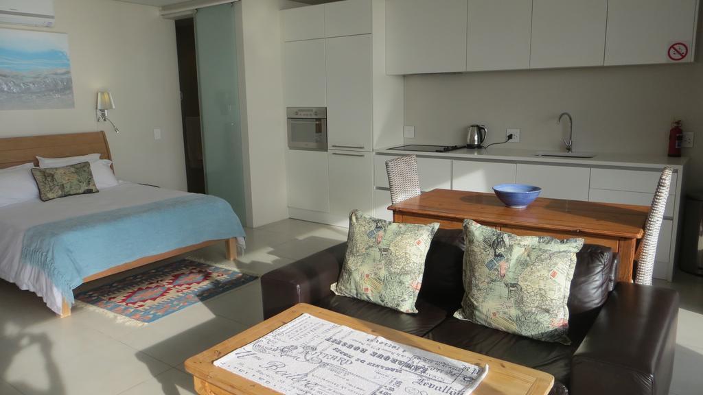 Camps Bay Studio - Studio Apartment *
